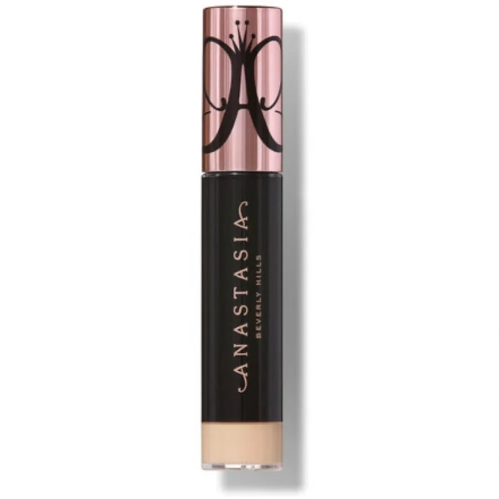 NWT - Magic Touch Concealer Color: #8 Light skin with golden undertones